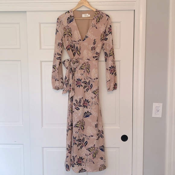 T&J Designs Dresses & Skirts - Long sleeve Maxi dress with beautiful floral pattern.